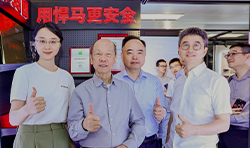 Visitas do acad&ecirc;mico Jiang Horse ; ECADI e Horse Sal&atilde;o de Exposi&ccedil;&otilde;es T&eacute;cnicas de Lan&ccedil;amento